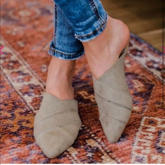 BRAND NEW Pink Lily flats - Picture 1 of 3